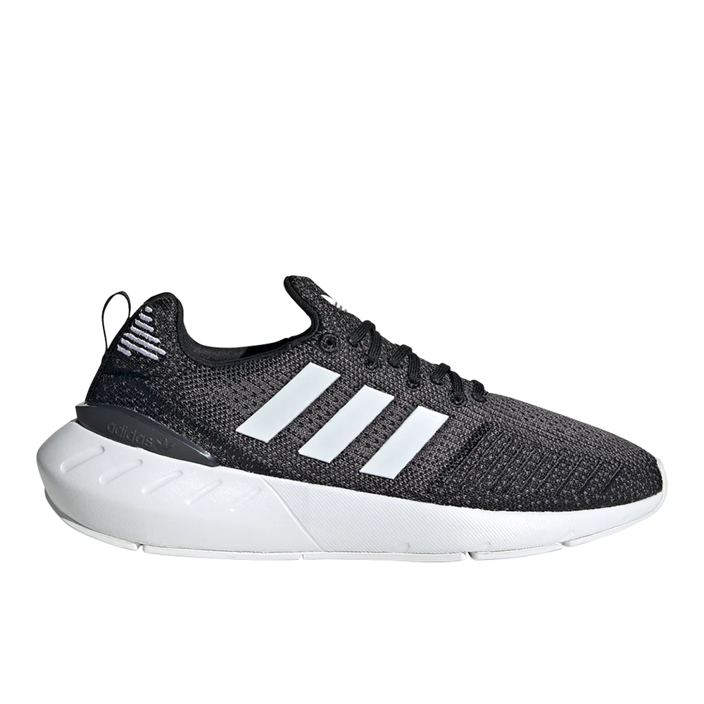 Swift Run 22 Lace Up Sneakers