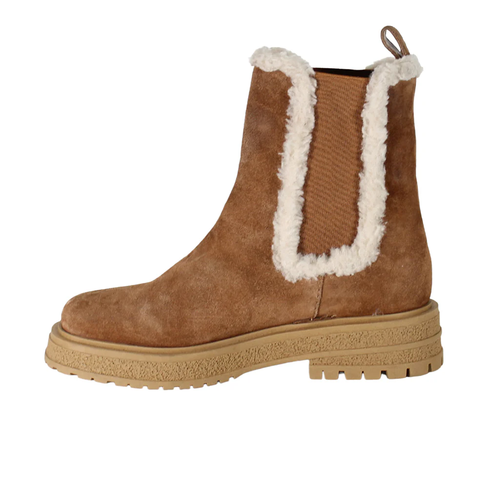 Tempra Ture Round Toe Chelsea Boots - Image 3