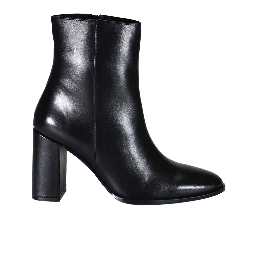 Trav Ler Pointed Toe Zippered Booties